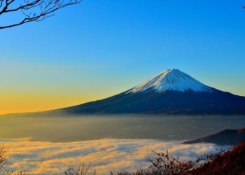 Hombre desaparece en el Monte Fuji tras caer durante transmisión en vivo