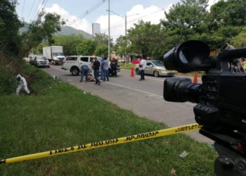 VIOLENCIA HOY | Localizan cadáver de una mujer en autopista a Comalapa