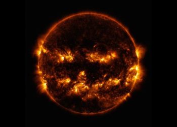 La NASA publica foto del Sol que parece una calabaza de Halloween
