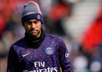 Mauro Icardi se burla de la extravagante vestimenta de Neymar