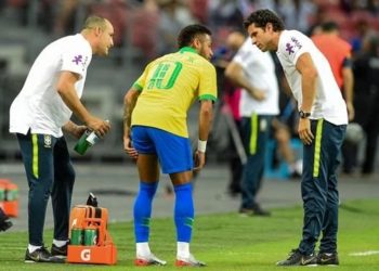 Neymar se vuelve a lesionar, sólo duró 11 minutos en la cancha