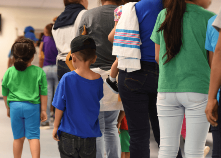 EE.UU. escondió separación de mil 556 niños indocumentados de sus padres