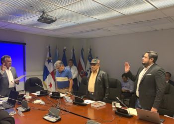 Comisión Especial suspendió sesión luego que Osiris Luna presentara videos de 2012 como pruebas de que partidos están vinculados con pandillas