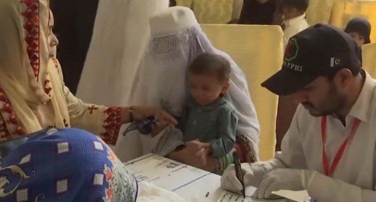 En Pakistán 900 niños dieron positivo en pruebas de VIH