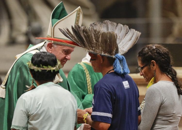El papa Francisco inauguró el Sínodo sobre el Amazonas y condenó los “intereses” que causaron los incendios