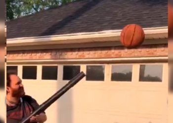 (VIDEO) Hombre encesta balón en canasta con ayuda de un compresor de aire
