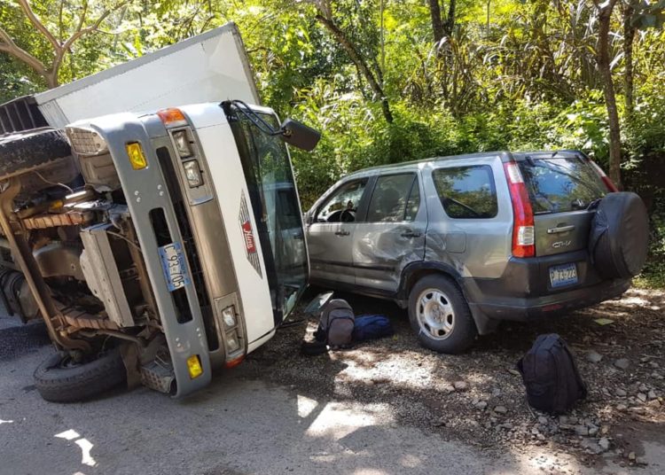 Corresponsales de Univisión sufren accidente de tránsito en Cacaopera, Morazán