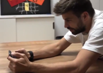Gerard Piqué causa una revolución tras publicar su número de teléfono y le llueven llamada y mensajes