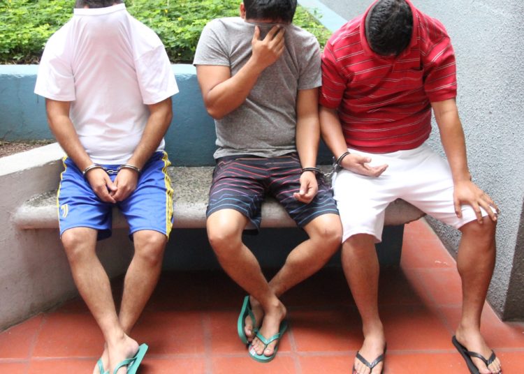 Cárcel para jefe policial y tres hombres más acusados de asesinar a un agente de la DECO