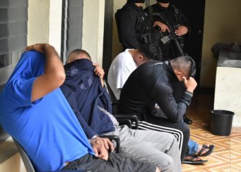 FGR acusa formalmente a 14 policías por sicariato