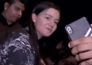 Sara Sosa causa indignación al tomarse selfies en el funeral de José José