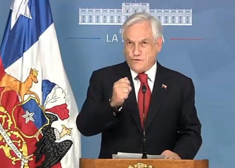 El presidente Piñera suspende el aumento del pasaje del metro en Santiago de Chile