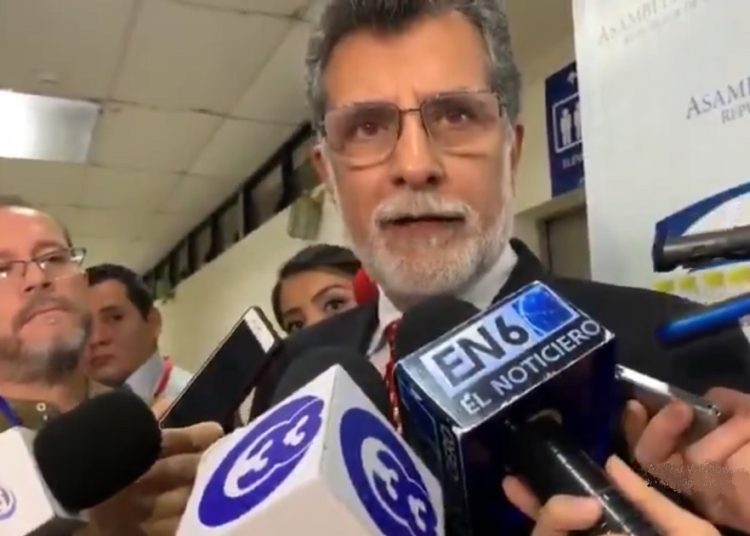 Schafik Hándal: “Este gobierno es de derecha”