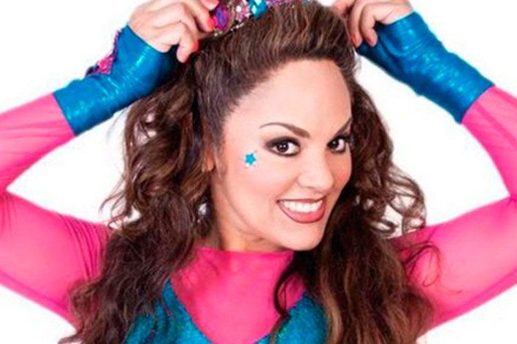 (VIDEO) Tatiana sufre parálisis facial después de bajar de un avión