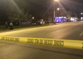 Un tiroteo dejó cuatro muertos y cinco heridos en un bar de Kansas