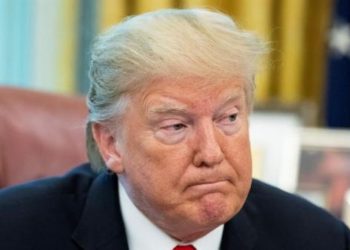 Encuesta indica que mayoría de estadounidenses apoyan juicio político contra Trump