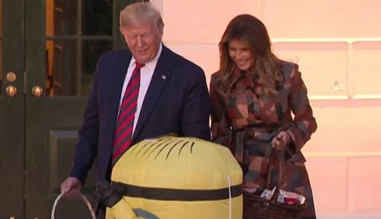 (VIDEO) El fallo de Donald Trump al darle dulces por Halloween a un “Minion” en la Casa Blanca