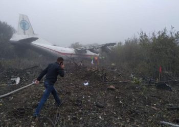 Al menos cinco muertos en aterrizaje de emergencia de un avión en Ucrania