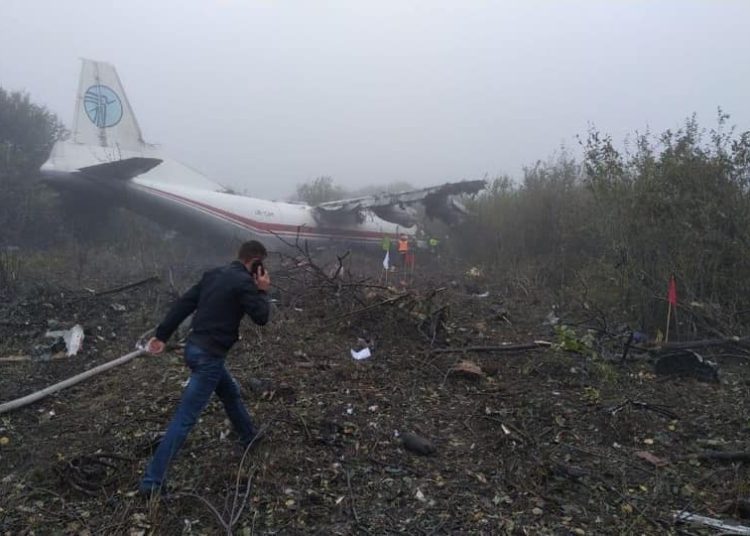 Al menos cinco muertos en aterrizaje de emergencia de un avión en Ucrania