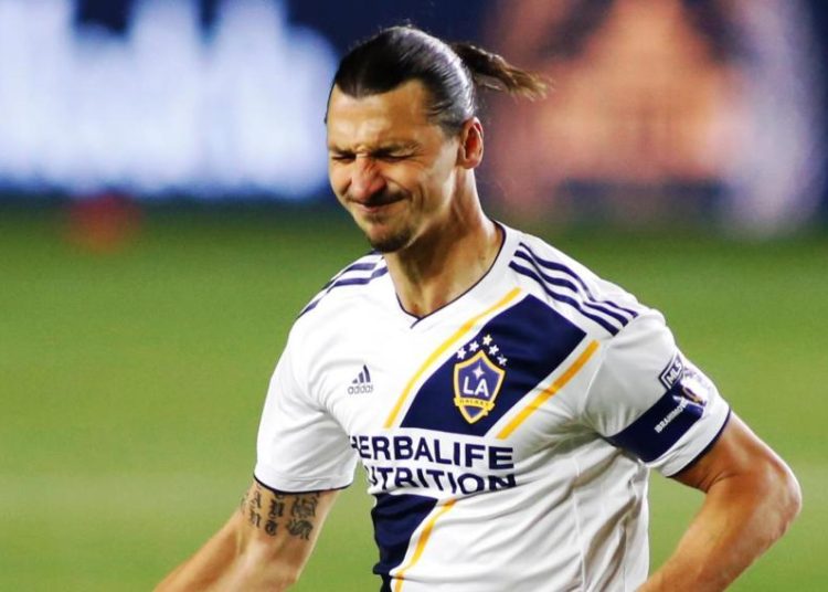 (VIDEO) El obsceno gesto de Zlatan Ibrahimovic a la hinchada rival tras quedar eliminado el L.A. Galaxy