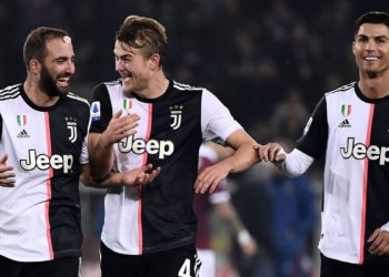 La Juventus gana el derbi y mantiene el liderato