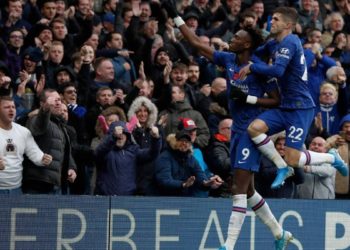 Abraham y Pulisic impulsan al Chelsea