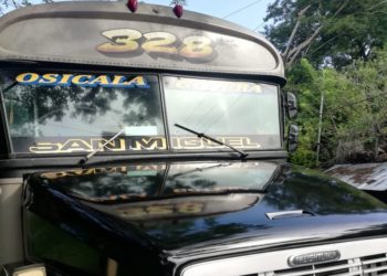 Detienen a motorista de R-328 por viajar con puertas abiertas y provocar caída de pasajero