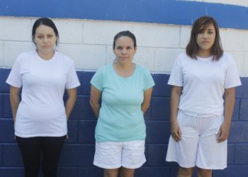 Capturan a tres mujeres que estafaron a decenas de personas por más de un millón de dólares en Sonsonate