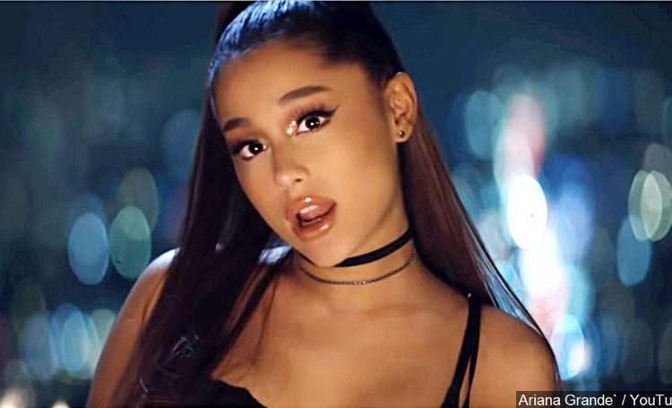 (VIDEO) Ariana Grande sufre una caída durante un show en Florida