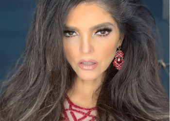 (VIDEO) Ana Bárbara sin ropa interior debajo de su vestido de noche