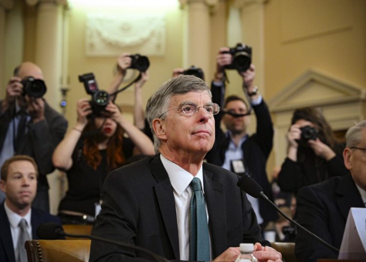 Embajador: Trump buscaba dañar la imagen de Joe Biden con pedidos de investigación en Ucrania