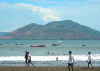 Juzgado Ambiental cita para este lunes a funcionarios para indagar sobre contaminación en costa de La Unión