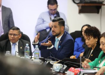 Ministro de Hacienda aclara que no tocarán el dinero de las pensiones