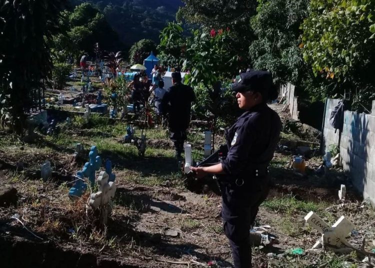 PNC garantiza seguridad en todos los cementerios del país