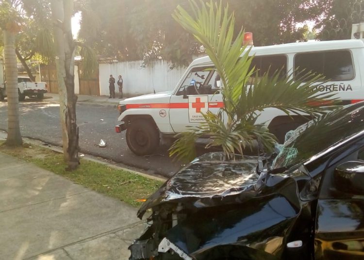 Accidente de tránsito deja dos lesionados en San Salvador