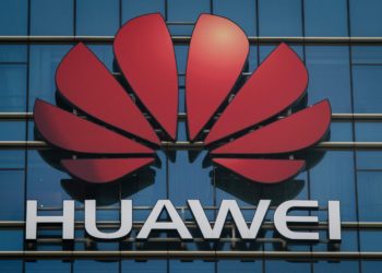 Trump da prórroga a Huawei para hacer negocios en EE.UU.