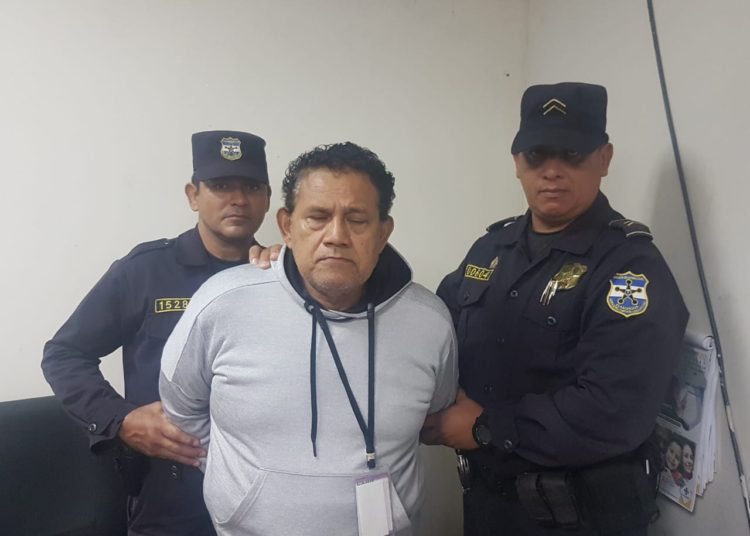 Detienen a empleado de Aduanas por recibir «mordidas»