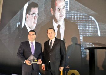 Raúl Melara recibe premio de «Funcionario más destacado del año»