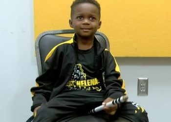 (VIDEO) Por su talento baterista de 5 años obtiene beca para ir a la universidad