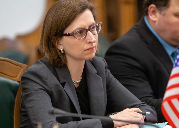 Testigo del Departamento Defensa asegura que funcionarios se opusieron a detener ayuda a Ucrania