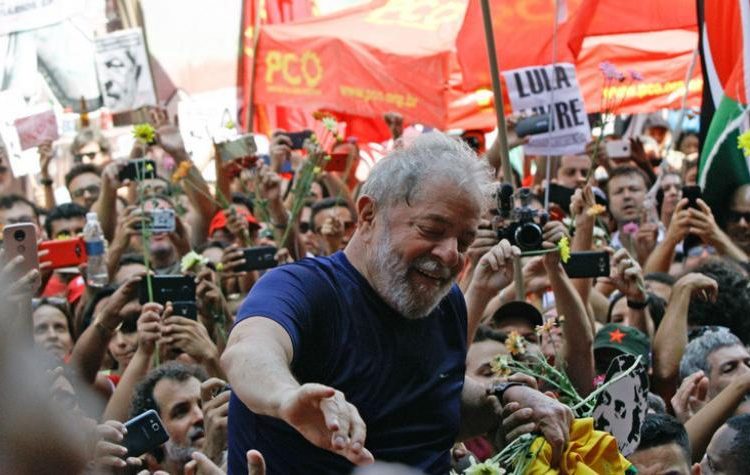 Expresidente de Brasil Lula da Silva sale de la cárcel