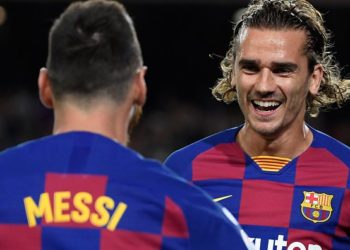 El abrazo entre Messi y Griezmann en el vestuario del Barcelona que acalla los rumores de mala relación