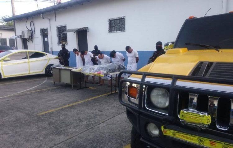 Desarticulan banda de narcotraficantes y decomisan Hummer en operación «microbio»