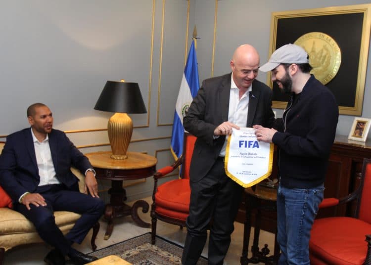 Presidente de FIFA, Gianni Infantino, acepta que la Fesfut sea regida por la Ley General de los Deportes