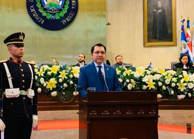 Mario Ponce asume oficialmente presidencia Legislativa