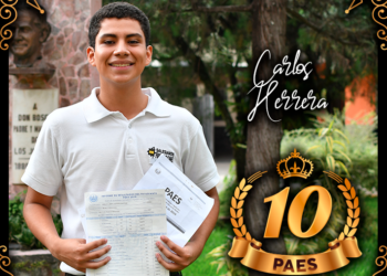 Embajador de EE.UU. felicita a estudiante que obtuvo 10 en la PAES