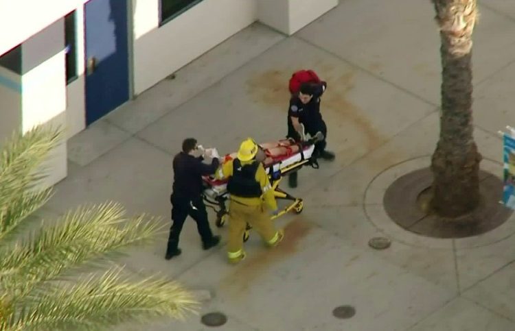 Al menos dos personas mueren en el tiroteo dentro de una escuela en California