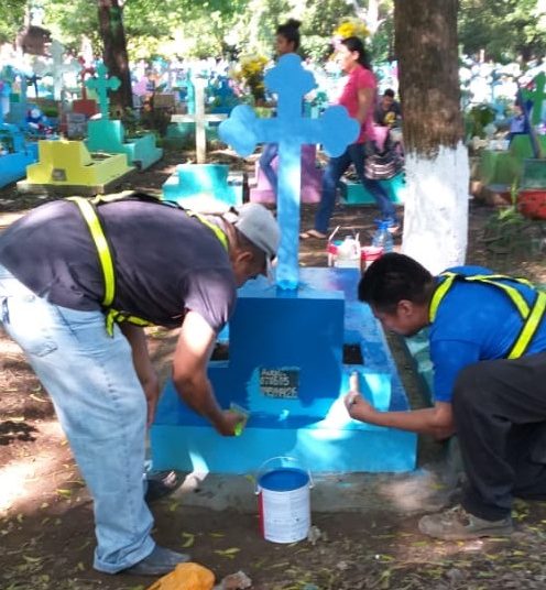 Alcaldía de San Miguel pinta de forma gratuita tumbas de cementerio general
