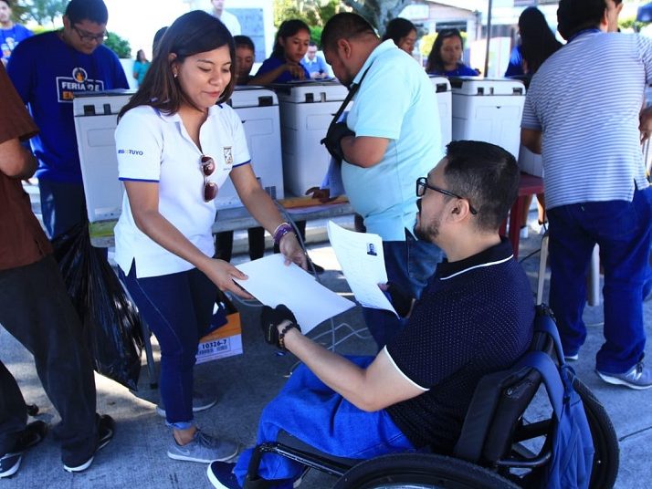 Alcaldía de San Salvador y empresa privada realizan feria de empleo para personas con discapacidad