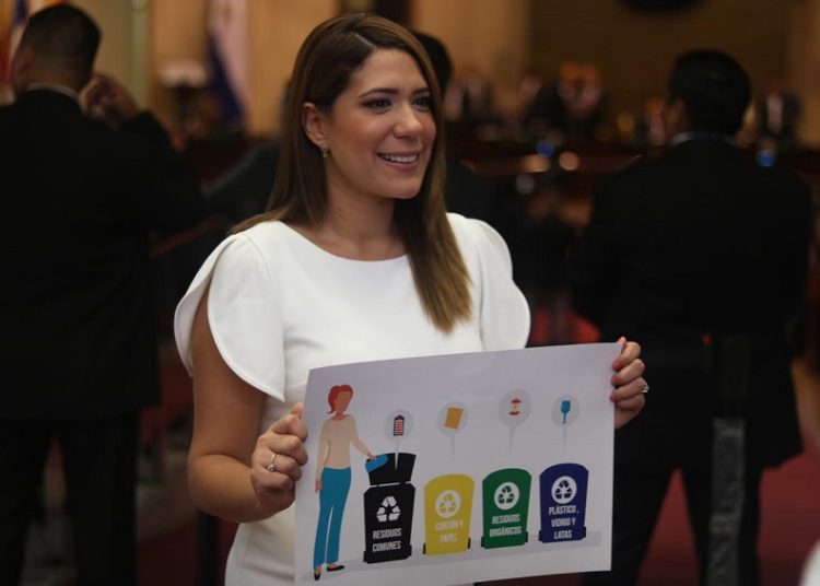 Buscan que unidades del transporte colectivo cuenten con basureros de forma obligatoria